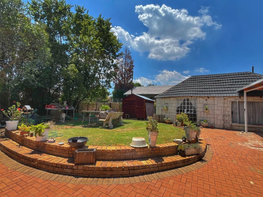 3 Bedroom Property for Sale in Brackendowns Gauteng